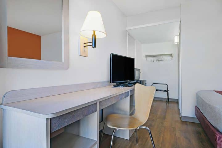 Room 9 of 20