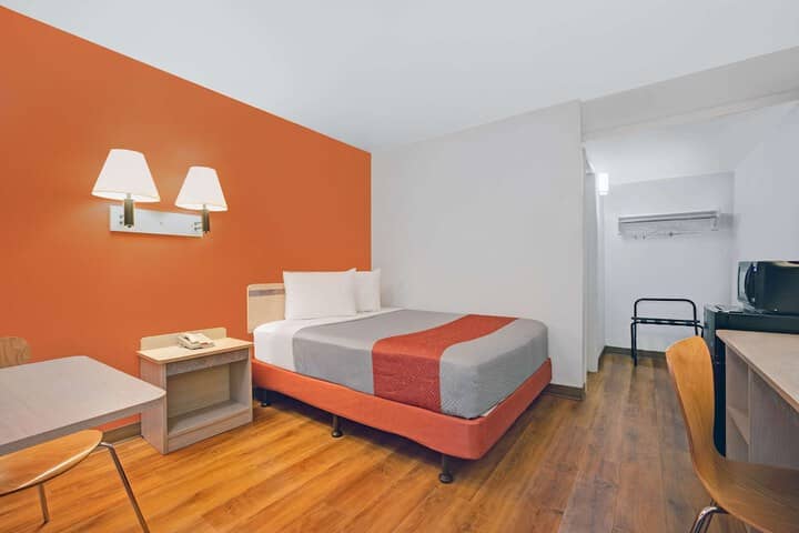 Room 7 of 20
