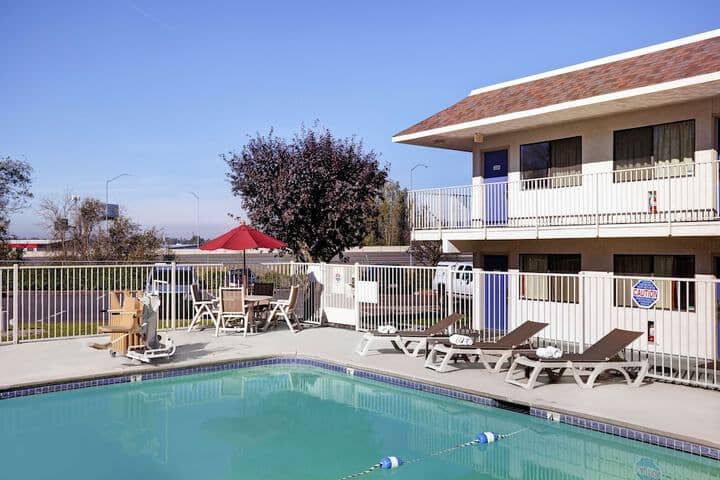 Pool 14 of 20