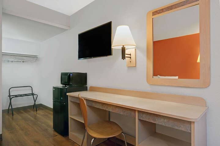 Room 10 of 20